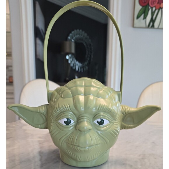 Star Wars Yoda plastic Halloween Bucket PTI‎ Group - Picture 1 of 6